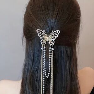 NEW❗️Elegant Silver Butterfly Hair Clip. Butterfly hair accessories. 🦋